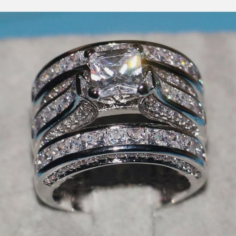 18K White Gold Diamond 3PC Engagement Ring Set - Picture 4 of 5